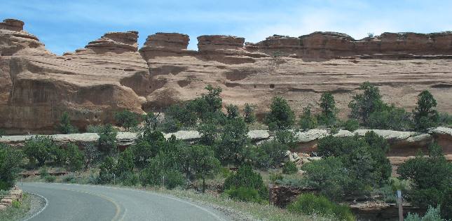 Kayenta formation caprock protecting Wingate Sandstone