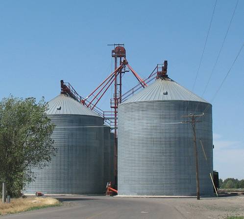 Grain elevators & Idaho agriculture like a hand & glove