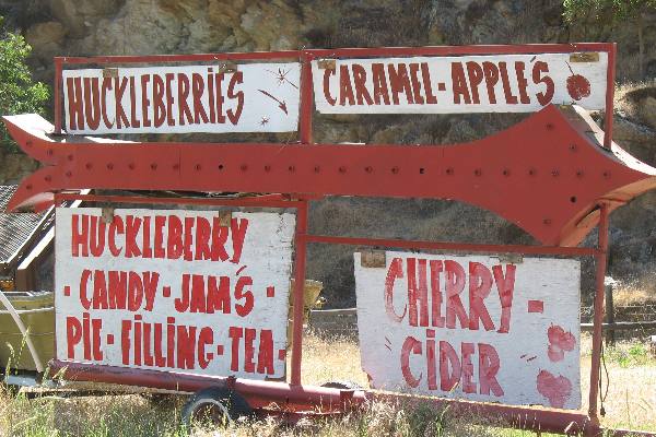 Fiddle Creek Fruit Stand on US-95 north of Riggins, Idaho