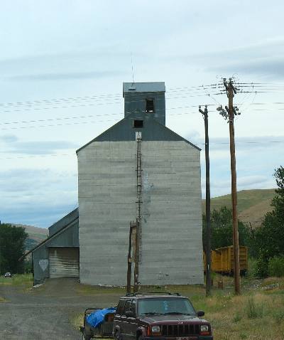 Grain elevator along US-95 between the Camas Prairie and Lewiston in western Idaho