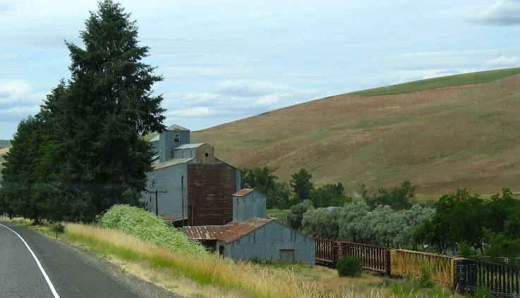 Grain elevator along US-95 between the Camas Prairie and Lewiston in western Idaho