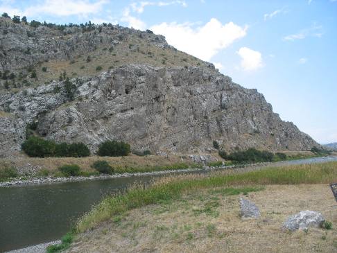 Limestone cliff on the newly formed Missouri River