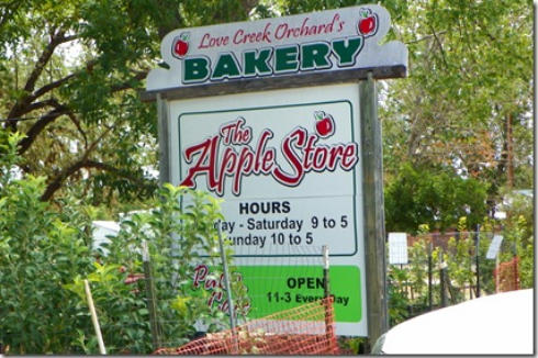 The Apple Store & Love Creek Orchard's Bakery in Medina, Texas