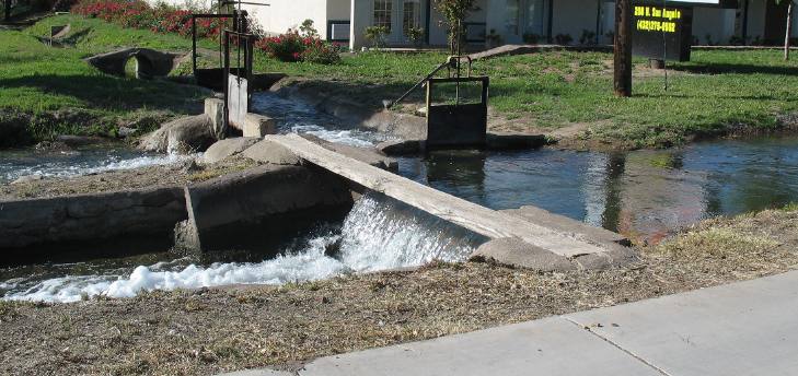 Balmorhea, Texas aquina (Spanish for irrigation canal)