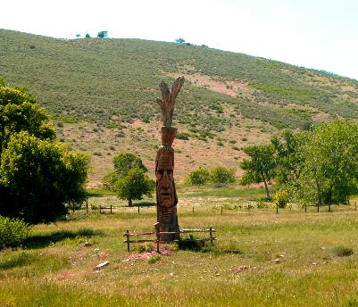 Large totum pole spotted on US-34 near Ellis Ranch