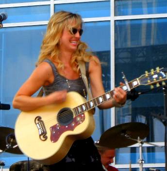 Joanna Smith performing at CMA 2011