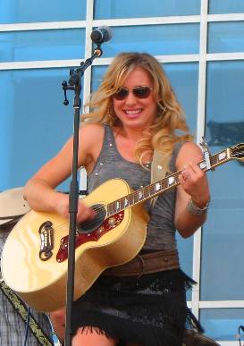JoannaSmith performing at CMA 2011
