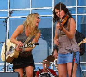 Joanna Smith and her fiddle player performing at CMA 2011
