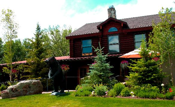 Hotel in Jackson, Wyoming located across from Greater Yellowstone Visitor Center