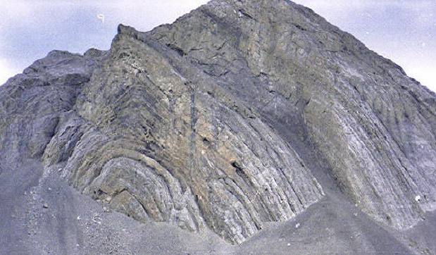 This anticline is in Alberta, Canadia in the Rocky Mountains